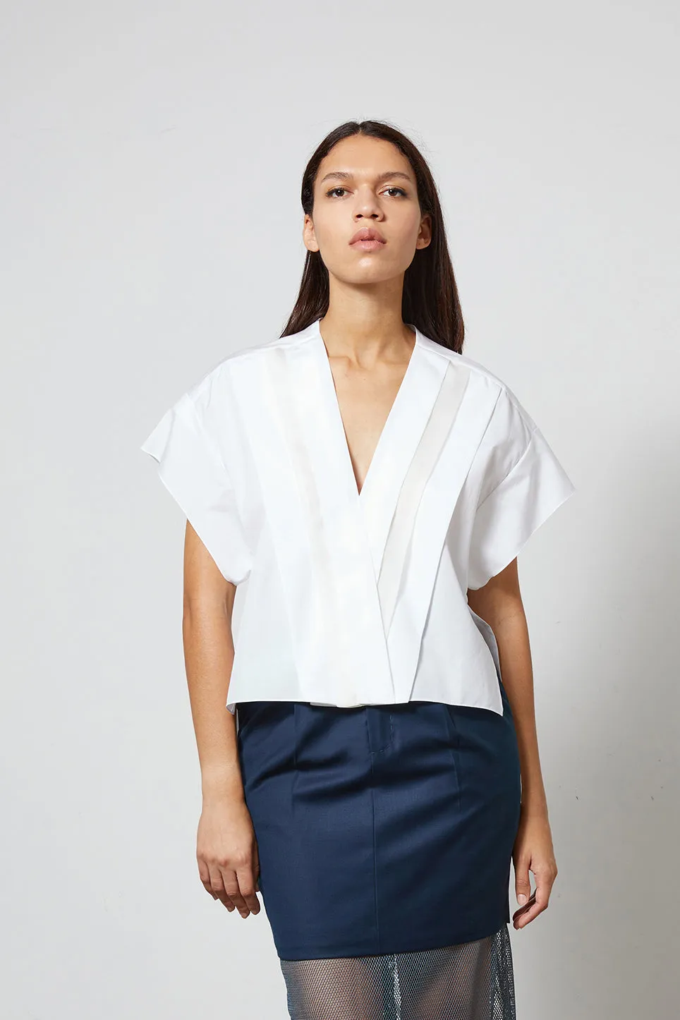 CARMEN white - graphic pleated silk top