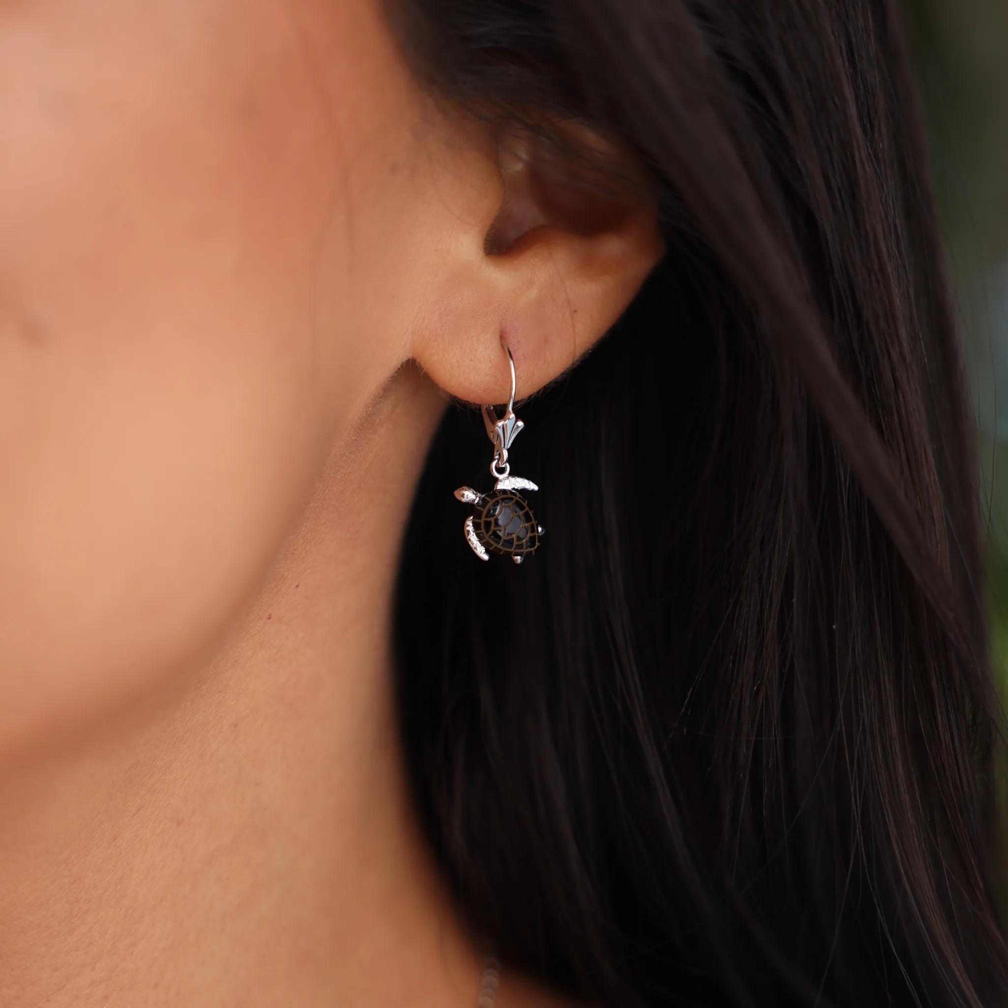 Honu Black Coral Earrings in White Gold - 12mm