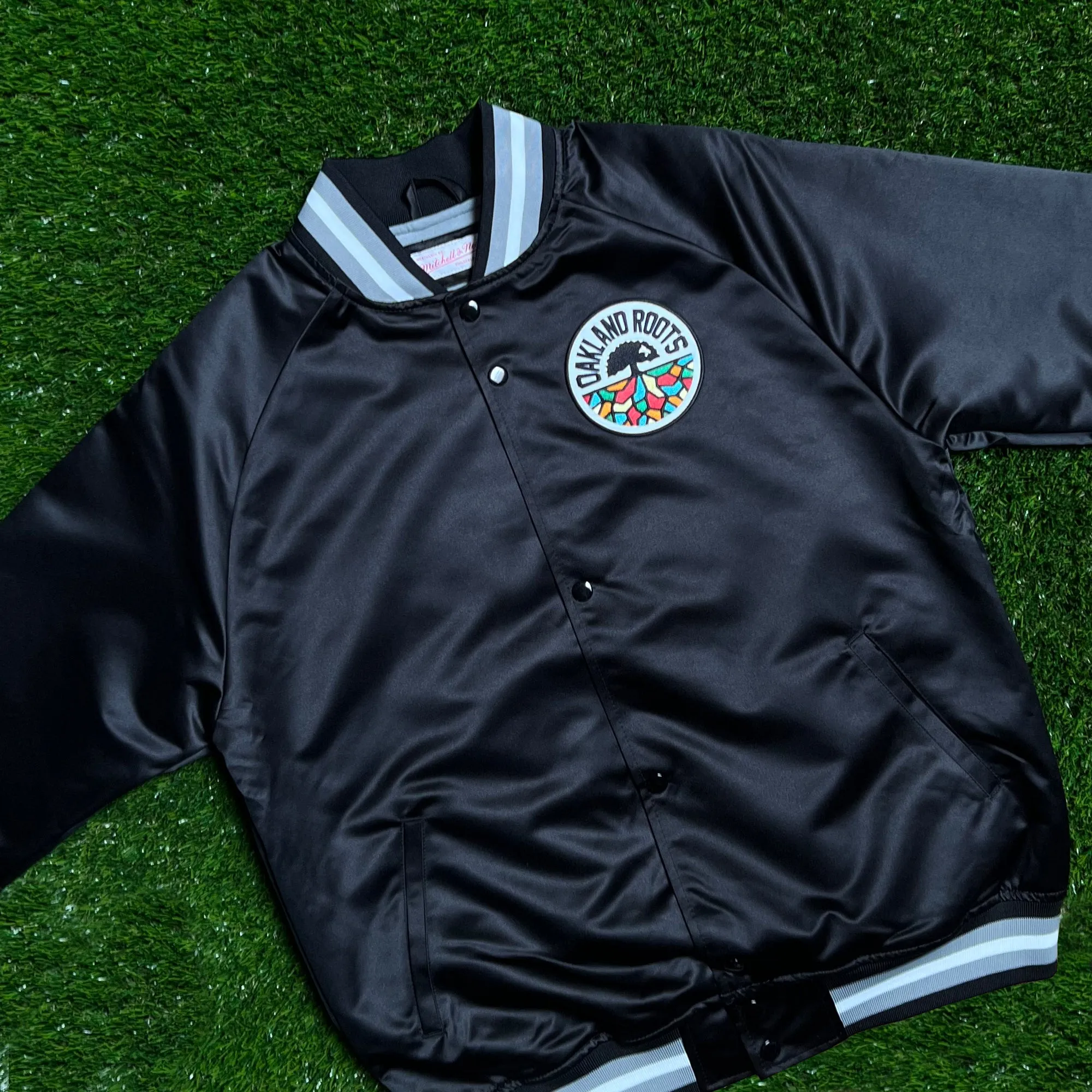 Mitchell & Ness Oakland Roots SC Lightweight Satin Jacket