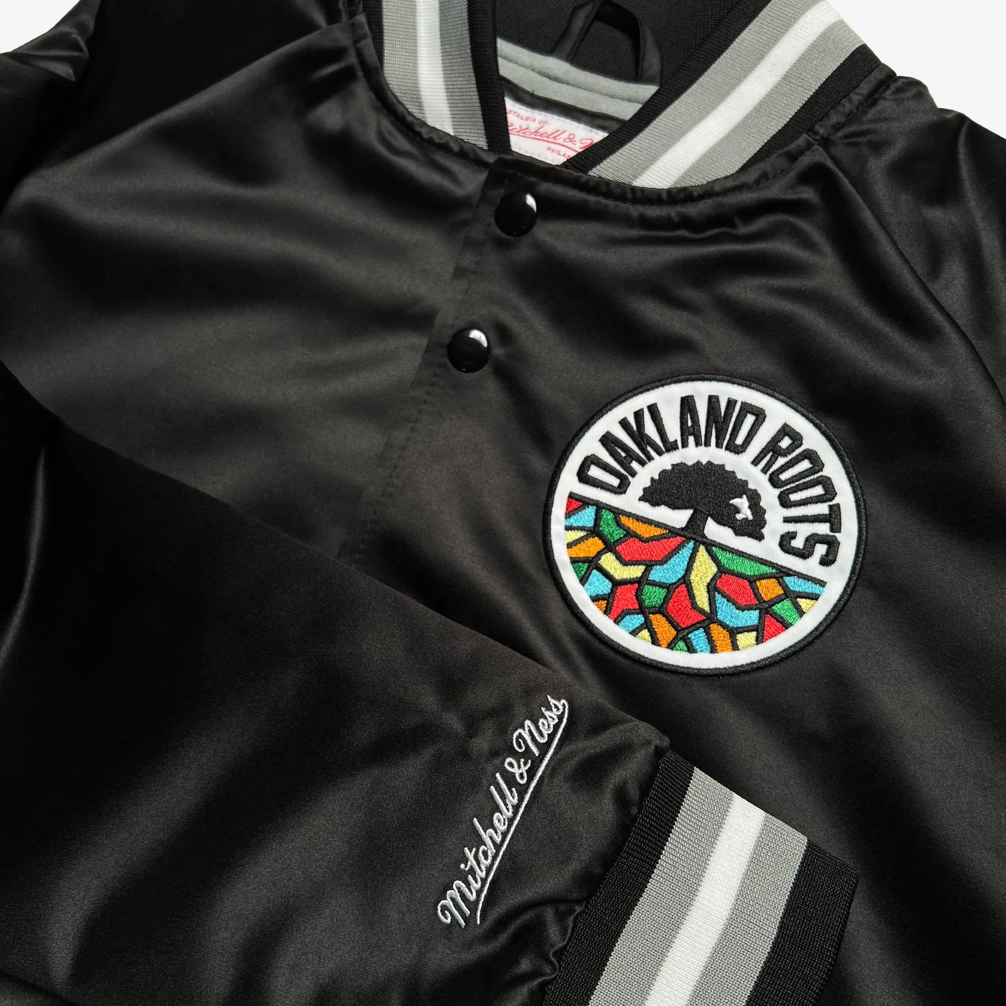 Mitchell & Ness Oakland Roots SC Lightweight Satin Jacket